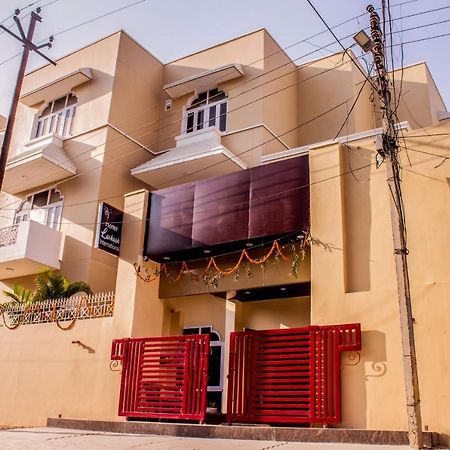 Lav Kush International Hotel Varanasi Esterno foto