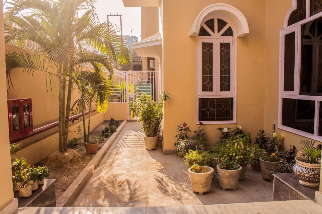 Lav Kush International Hotel Varanasi Esterno foto