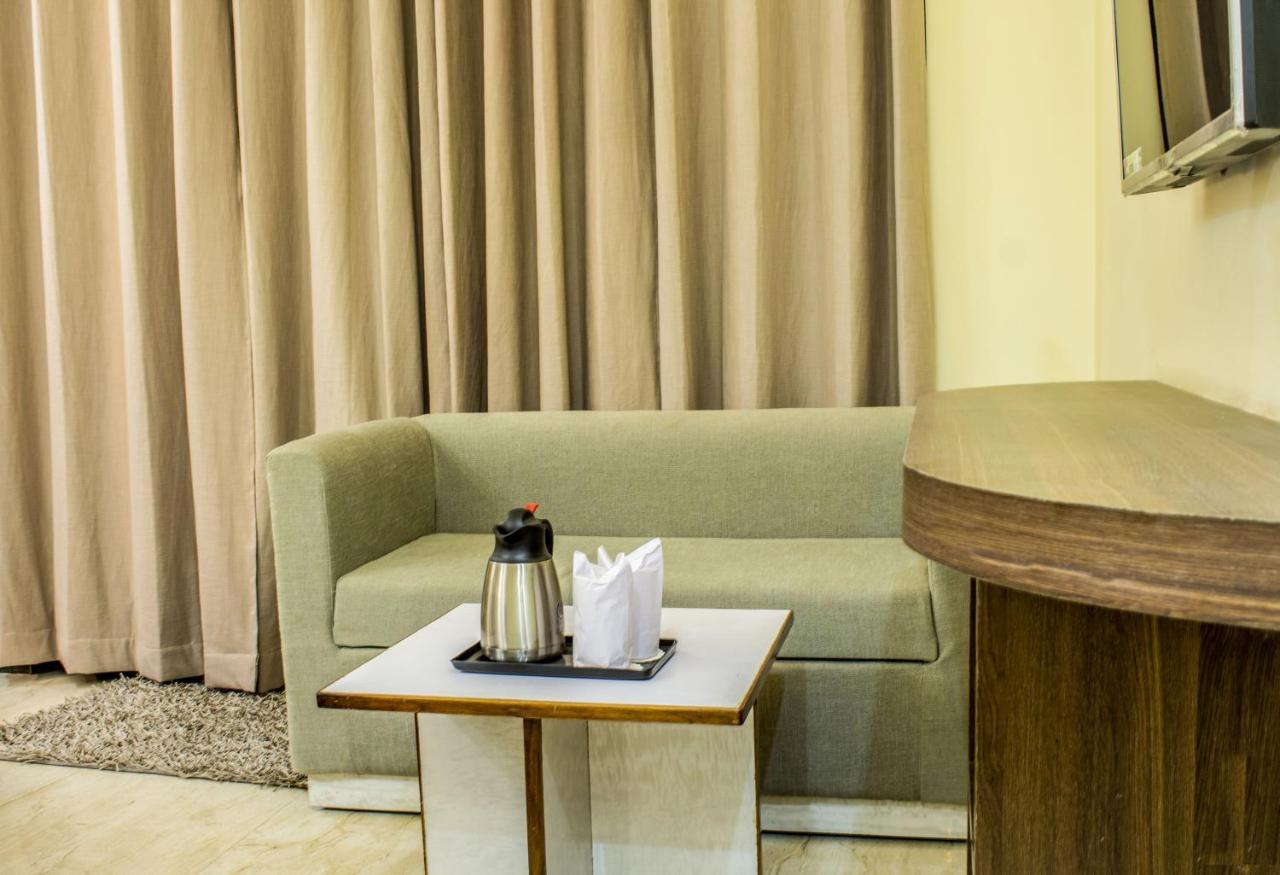 Lav Kush International Hotel Varanasi Esterno foto