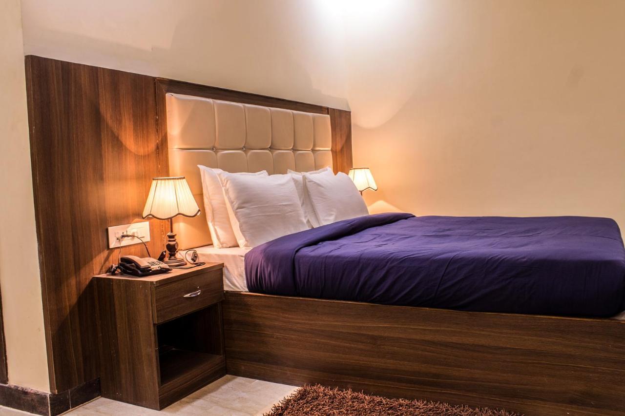 Lav Kush International Hotel Varanasi Esterno foto