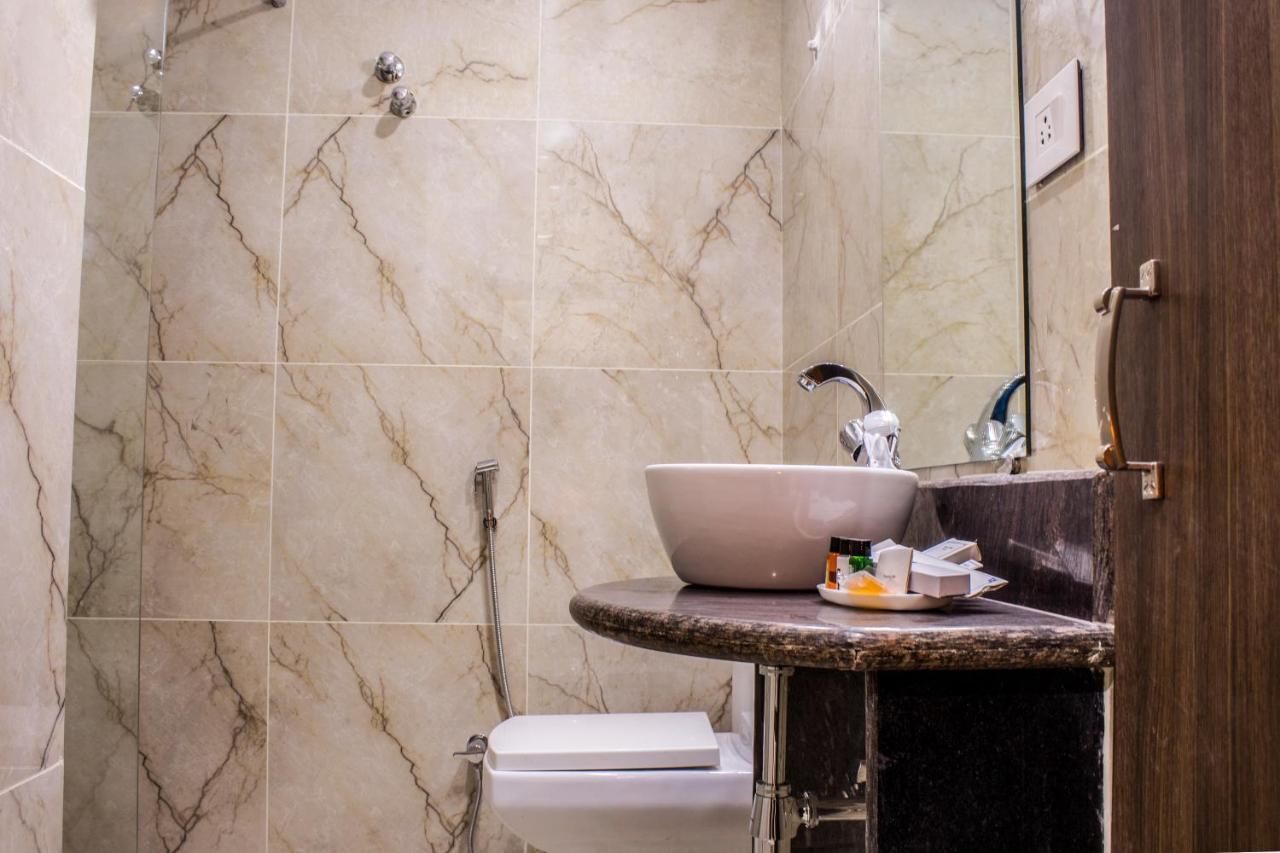 Lav Kush International Hotel Varanasi Esterno foto