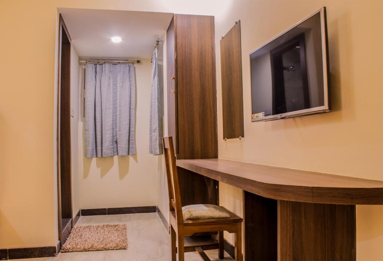 Lav Kush International Hotel Varanasi Esterno foto