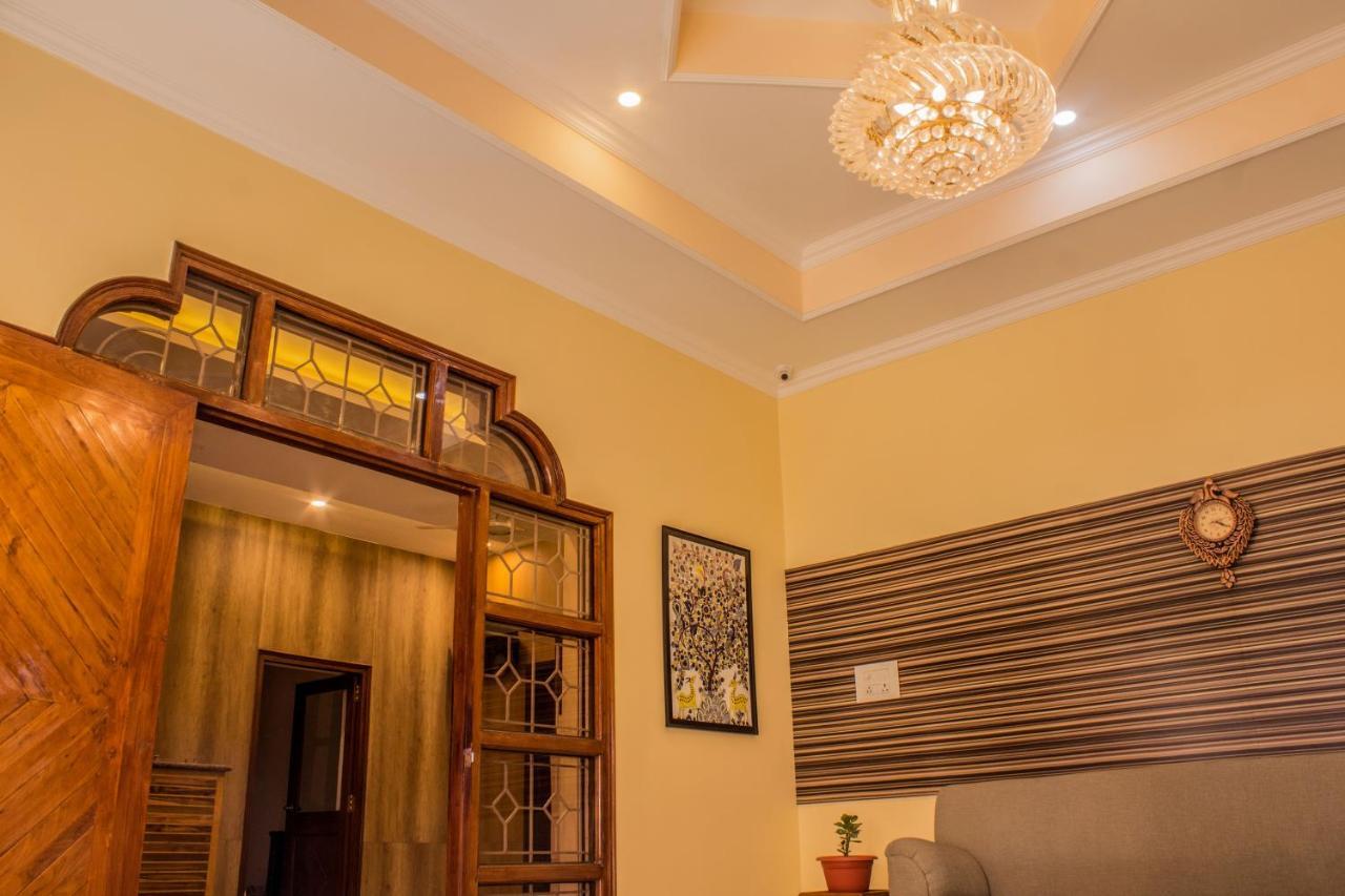 Lav Kush International Hotel Varanasi Esterno foto