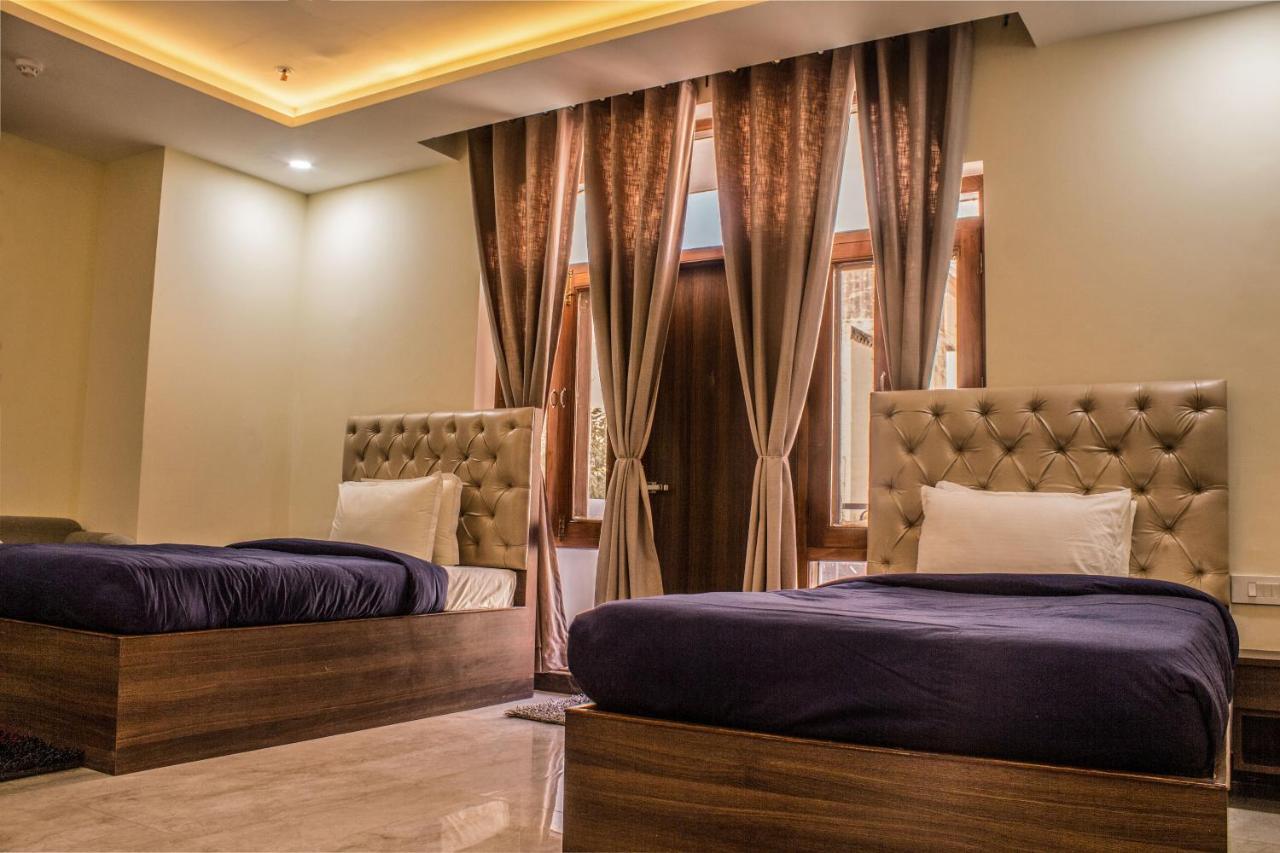 Lav Kush International Hotel Varanasi Esterno foto
