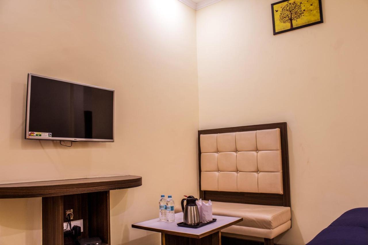Lav Kush International Hotel Varanasi Esterno foto