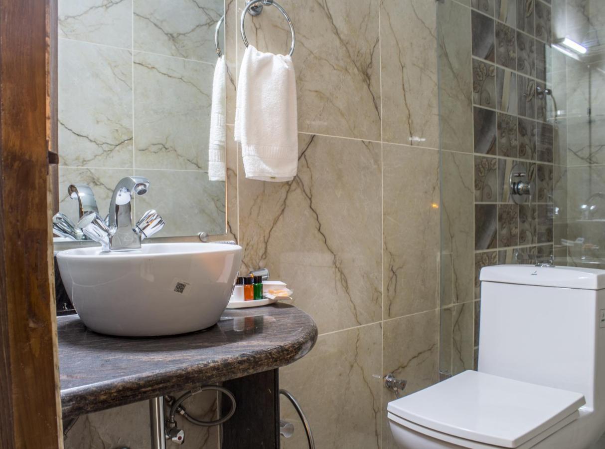 Lav Kush International Hotel Varanasi Esterno foto