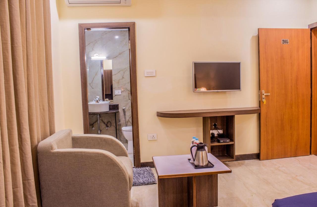 Lav Kush International Hotel Varanasi Esterno foto