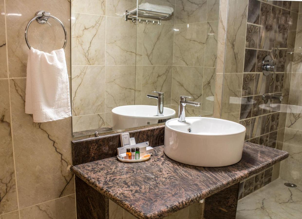 Lav Kush International Hotel Varanasi Esterno foto