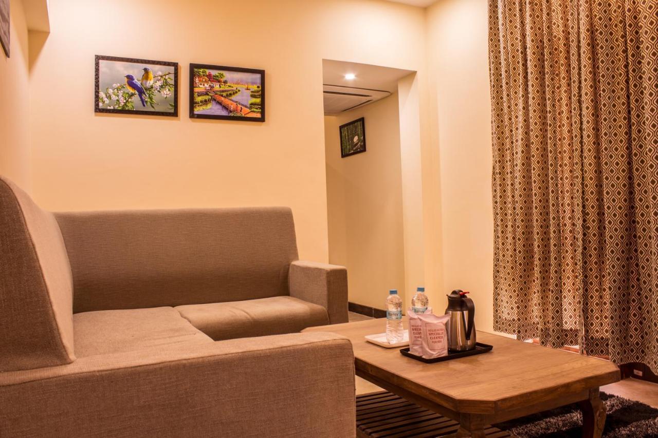 Lav Kush International Hotel Varanasi Esterno foto