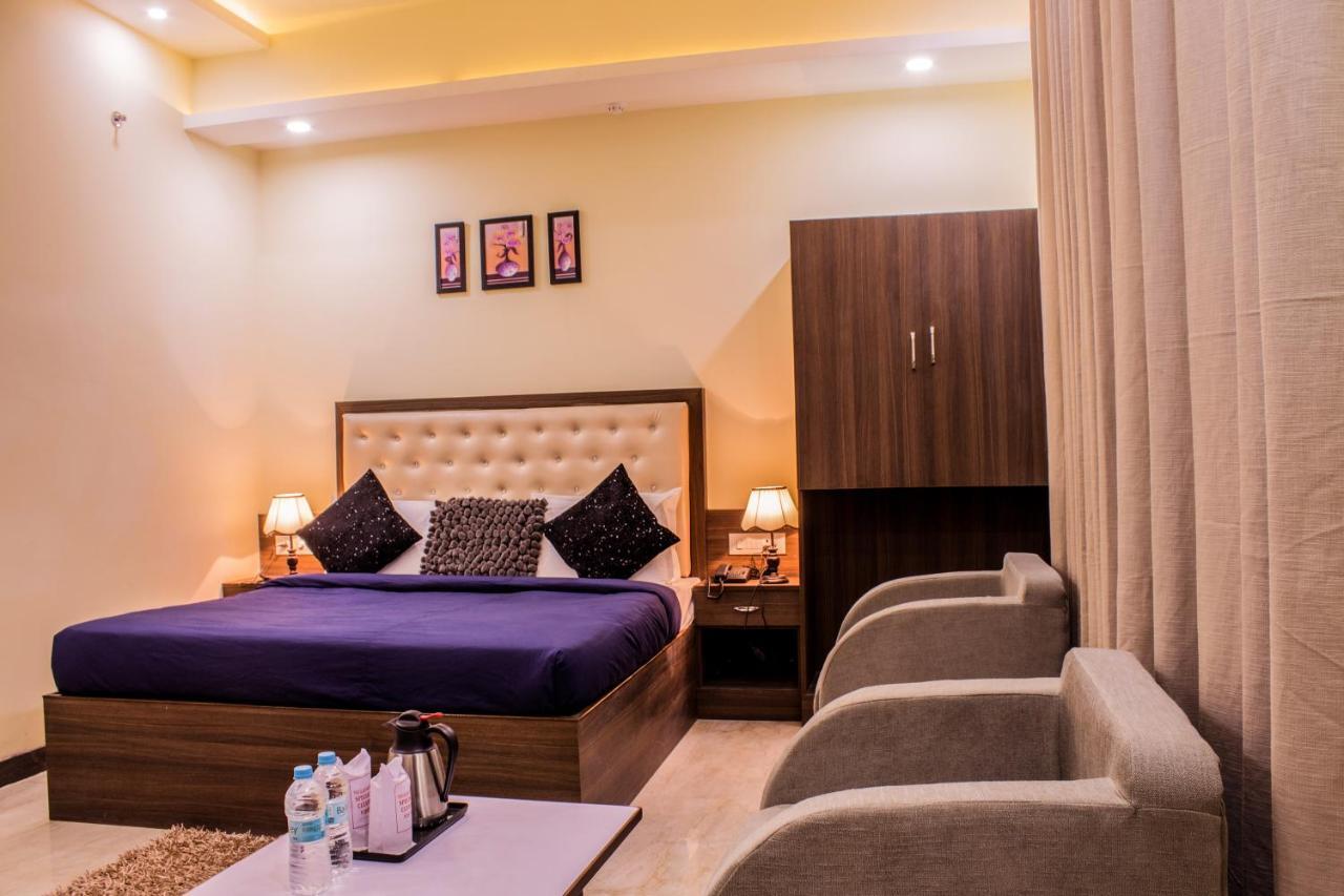 Lav Kush International Hotel Varanasi Esterno foto