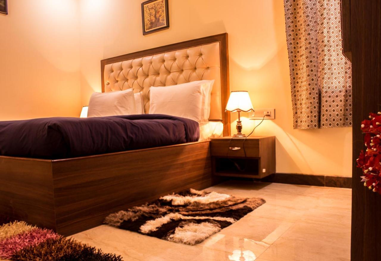 Lav Kush International Hotel Varanasi Esterno foto