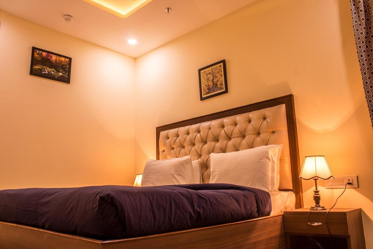 Lav Kush International Hotel Varanasi Esterno foto